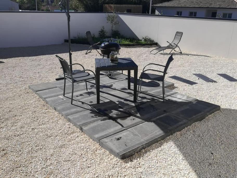Studio Cosy Avec Acces Et Terrasse Independants Apartment Tresses Exterior photo